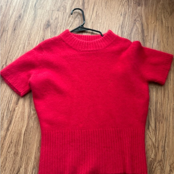 Red Short Sleeve Sweater - Picture 1 of 2